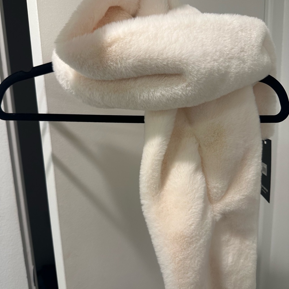 Apparis Soft Cream Faux Fur Accessory